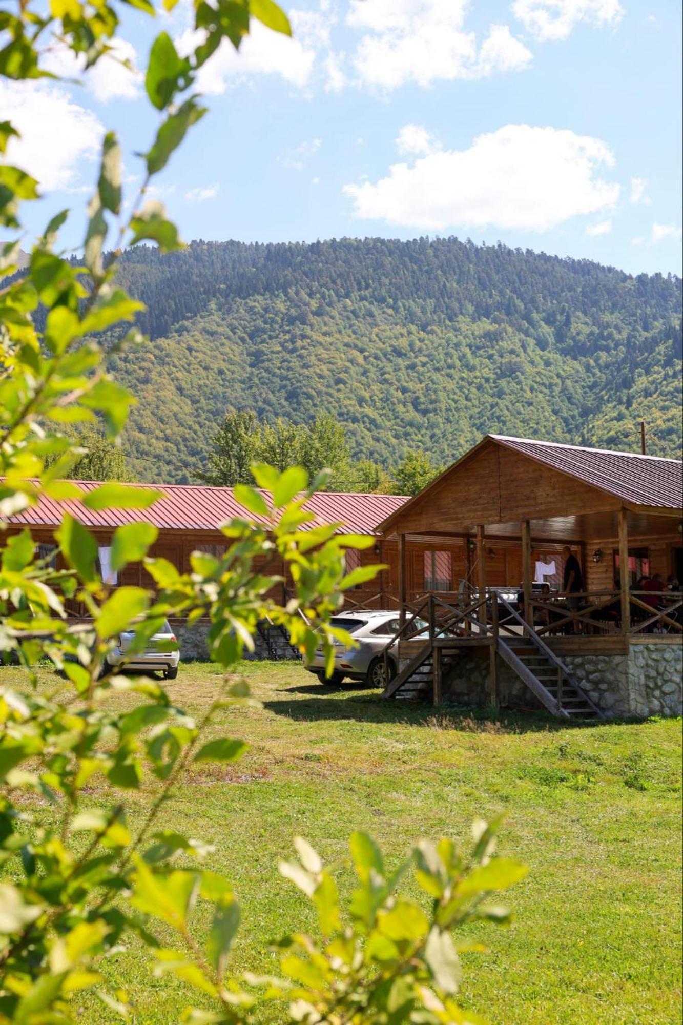 Hotel Ushba Hill Mestia Esterno foto
